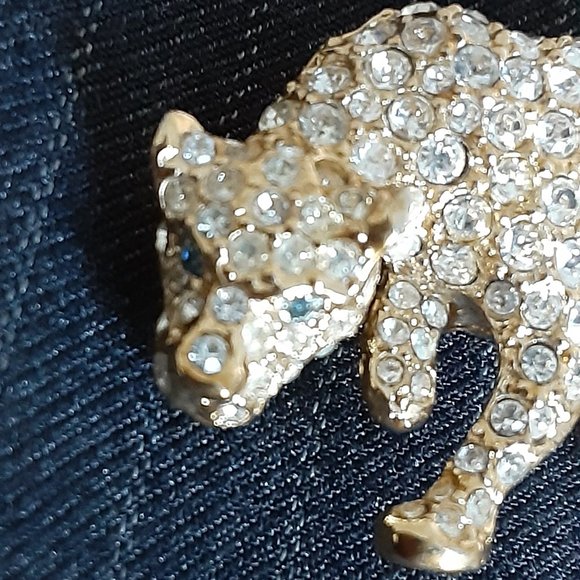 AFJ goldtone rhinestone-studded leopard/cheetah pin/brooch - Picture 3 of 5